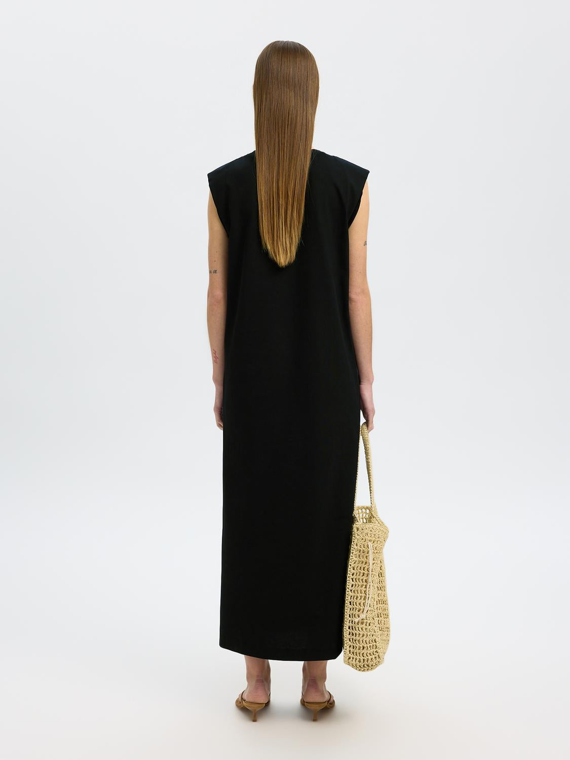 model_shot-back